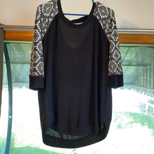 EUC women’s size L sweater.